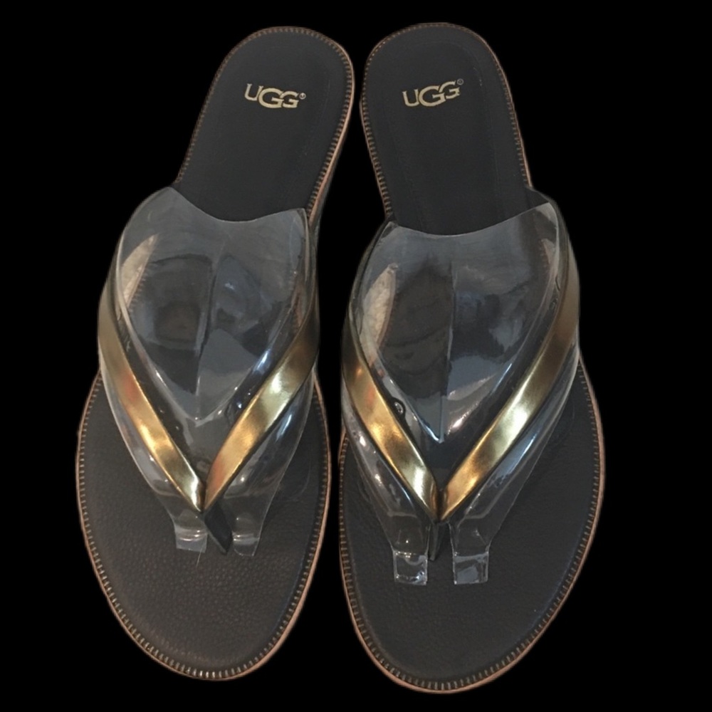 UGG flip flops! Your perfect summer sandals GoldMetallic & black leather ⬆️…